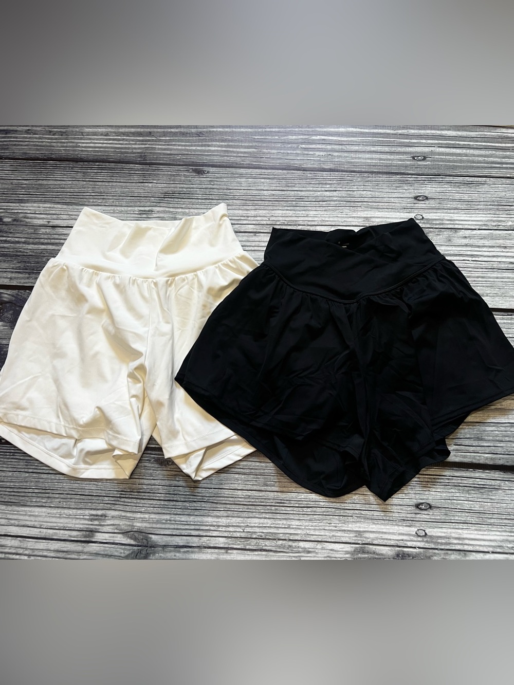 HALARA High-Waist Active Shorts — Black & White